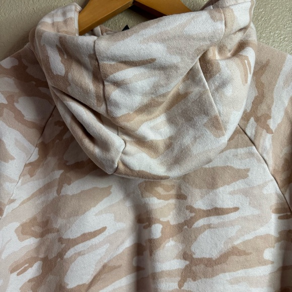 Vuori Women's Beach Hoodie Bisque Camo M Organic French Terry Sweatshirt Cotton - Picture 6 of 10